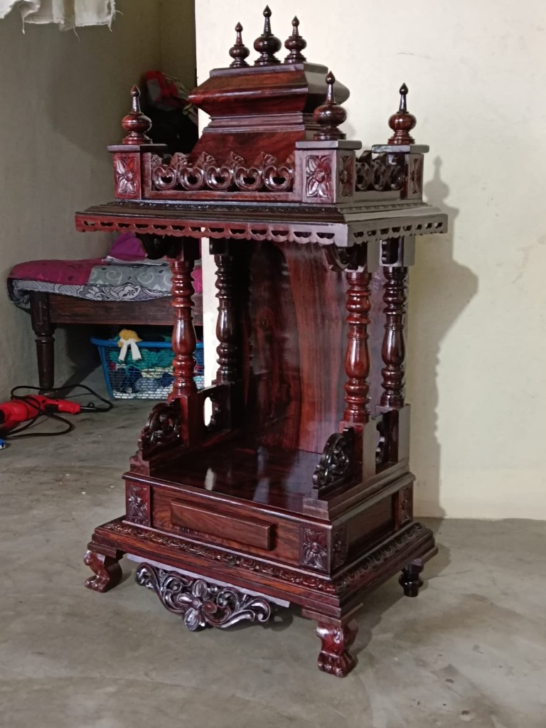 Smaller open rosewood mantapa with a floral crown and one drawer